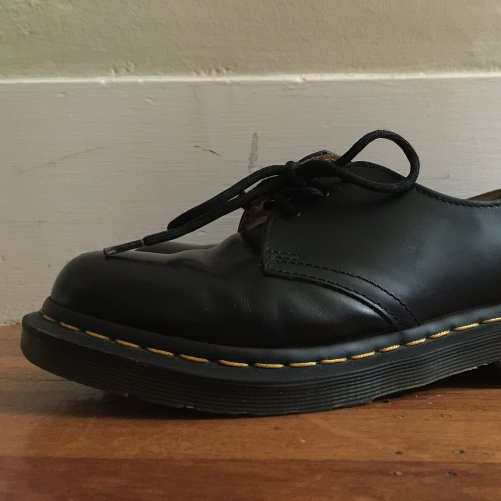 womens smooth leather oxford dc. martins